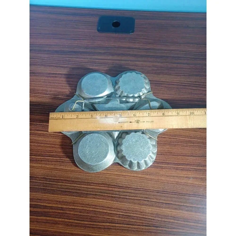 Vintage Cast Aluminum Baking Mold 9” X 8” Hanging Star Hearts Circles - Picture 11 of 15